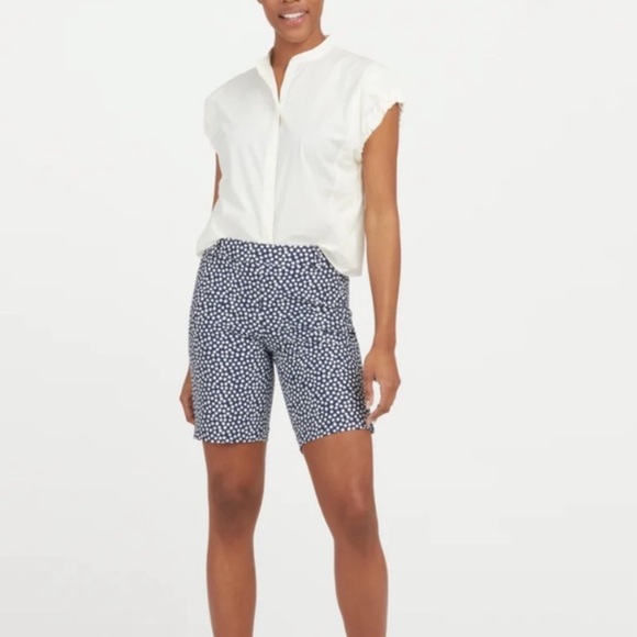 SPANX Shorts Navy painted dots 10” stretchy women’s shorts, pockets, size XL - Picture 1 of 16